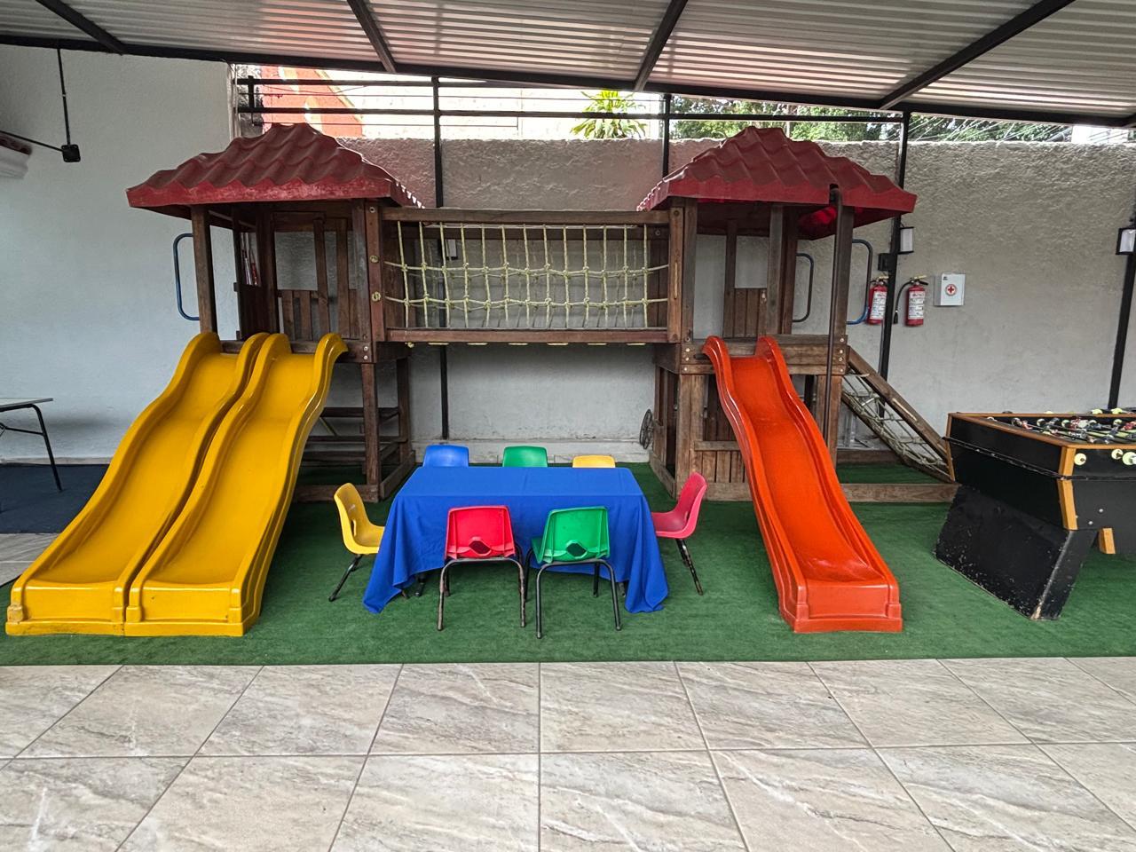 Área de juegos infantiles